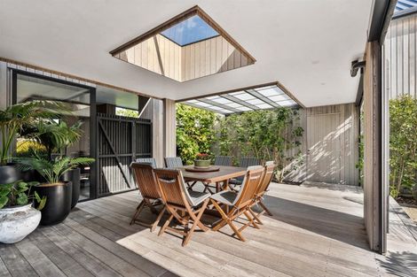 Photo of property in 15 Wrybill Way, Point Wells, 0986