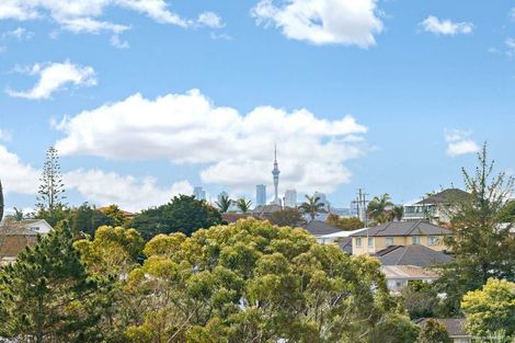 Photo of property in 22b Thornlow Street, Glendene, Auckland, 0602