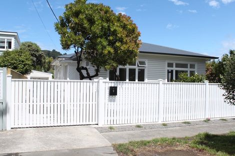 Photo of property in 9 Hinau Street, Eastbourne, Lower Hutt, 5013