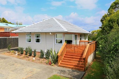 Photo of property in 124 Flanshaw Road, Te Atatu South, Auckland, 0610
