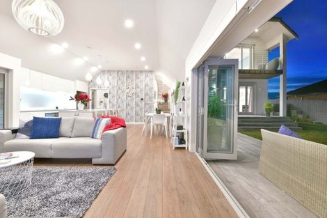 Photo of property in 110 Vipond Road, Stanmore Bay, Whangaparaoa, 0932