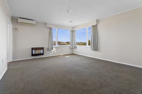 Photo of property in 3a Kinapori Terrace, Newlands, Wellington, 6037
