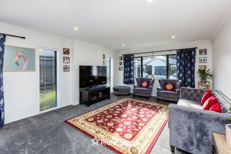 Photo of property in 3 Nikau Lane, Timberlea, Upper Hutt, 5018
