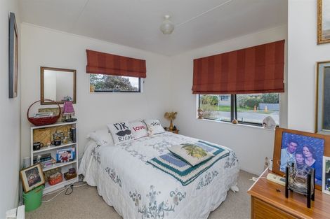 Photo of property in 6 Renata Road, Otaki, 5512