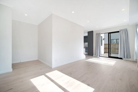 Photo of property in 421a Bucklands Beach Road, Bucklands Beach, Auckland, 2012