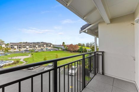 Photo of property in 14a/71 Spencer Road, Oteha, Auckland, 0632