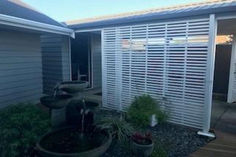 Photo of property in 2/11 Parramatta Place, Botany Downs, Auckland, 2010