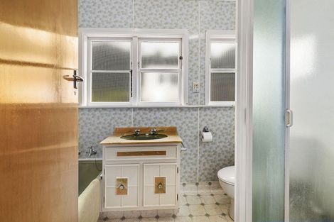 Photo of property in 57 Taylor Terrace, Tawa, Wellington, 5028