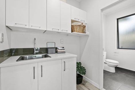 Photo of property in 16 Syd Grant Crescent, Orewa, 0931