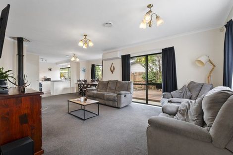 Photo of property in 71 Hillcrest Drive, Kelvin Grove, Palmerston North, 4414