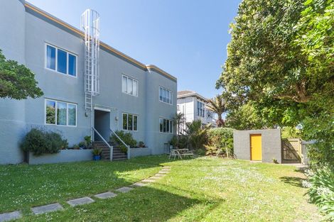 Photo of property in Hamilton Flats, 3/9 Hawker Street, Mount Victoria, Wellington, 6011