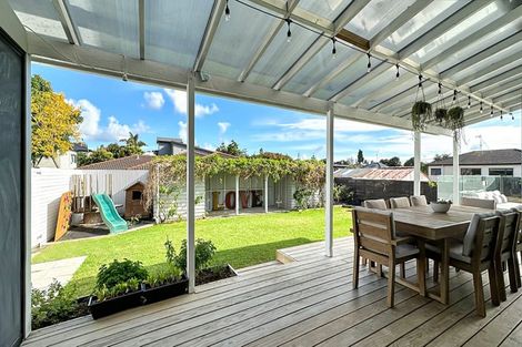 Photo of property in 18 Wairakei Street, Greenlane, Auckland, 1051