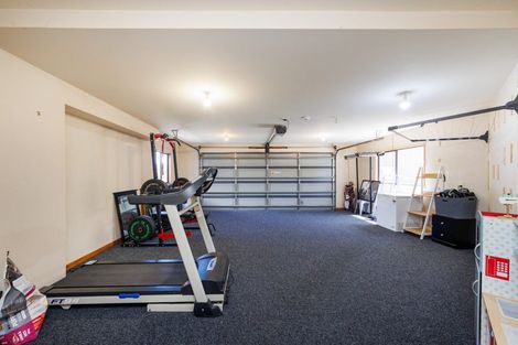 Photo of property in 33 Ruapehu Drive, Fitzherbert, Palmerston North, 4410