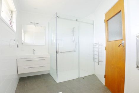 Photo of property in 739 Te Atatu Road, Te Atatu Peninsula, Auckland, 0610