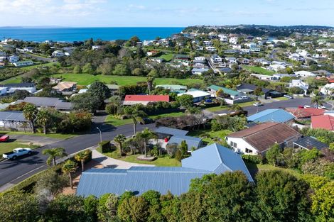 Photo of property in 8 Jean Place, Stanmore Bay, Whangaparaoa, 0932