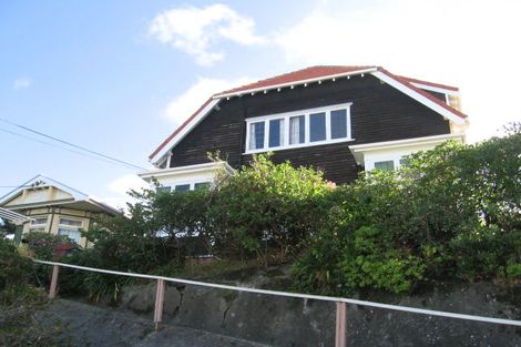 Photo of property in 100 Queens Drive, Lyall Bay, Wellington, 6022