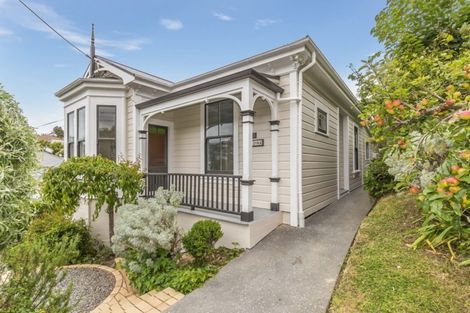 Photo of property in 12 Eden Street, Island Bay, Wellington, 6023