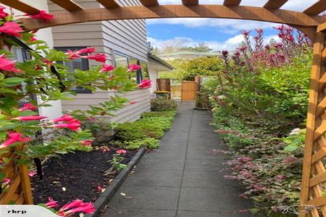 Photo of property in Caversham Park, 2/34 Caversham Road, Westmere, Whanganui, 4501