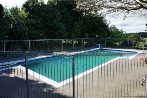 Photo of property in 82 Heatherlea West Road, Levin, 5575