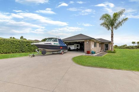 Photo of property in 17 Millbrook Drive, Waiuku, 2683