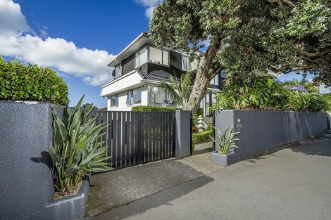 Photo of property in 1/2 Ocean View Road, Milford, Auckland, 0620