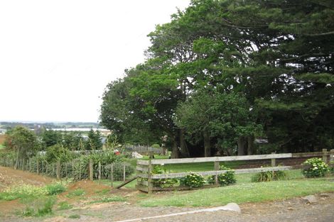 Photo of property in 10 Razorback Road, Bombay, 2675