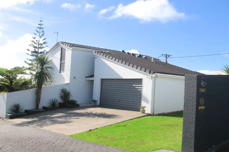 Photo of property in 2/243 East Coast Road, Mairangi Bay, Auckland, 0630