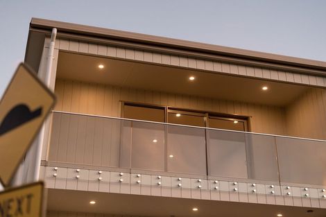 Photo of property in 1b Taupiko Place, Green Bay, Auckland, 0604