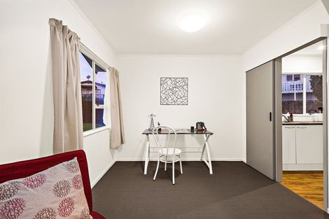 Photo of property in 10 Styca Place, Sunnyvale, Auckland, 0612