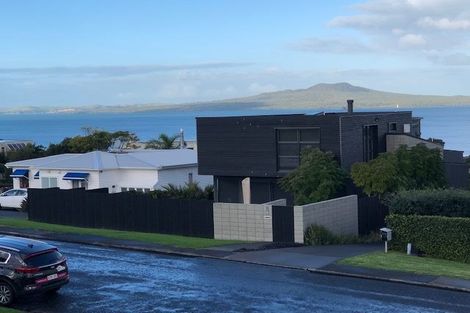 Photo of property in 1/52 Seaview Road, Castor Bay, Auckland, 0620