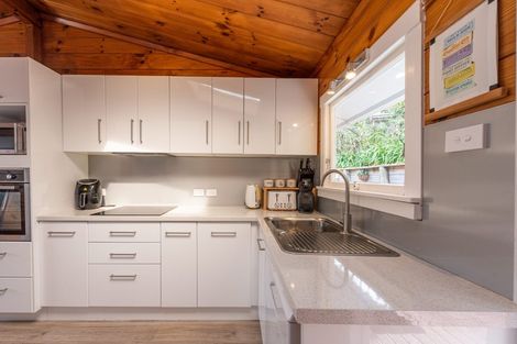 Photo of property in 2 Thomas Hook Street, Tawa, Wellington, 5028