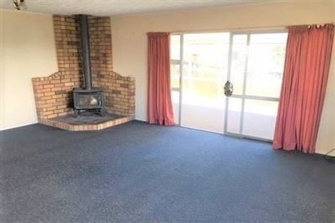 Photo of property in 5 Talavera Place, Te Atatu South, Auckland, 0602