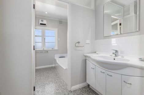 Photo of property in 68a Mana Esplanade, Paremata, Porirua, 5026