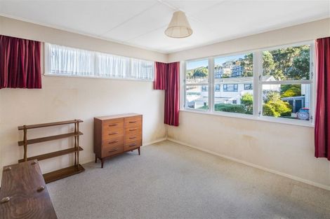 Photo of property in 28 Fairburn Grove, Johnsonville, Wellington, 6037
