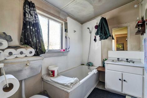 Photo of property in 82 Railway Street, Eltham, 4322