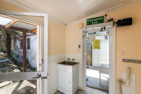 Photo of property in 32 Ngamotu Road, Moturoa, New Plymouth, 4310