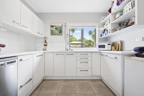 Photo of property in 1 Melandra Road, Stanmore Bay, Whangaparaoa, 0932