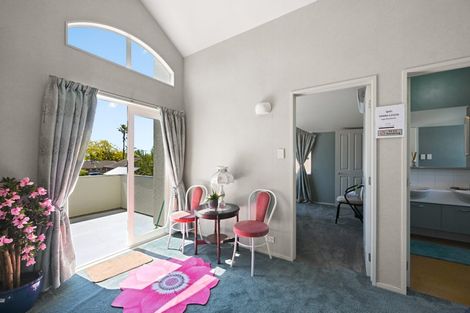 Photo of property in 12 Dover Road, St Andrews, Hamilton, 3200