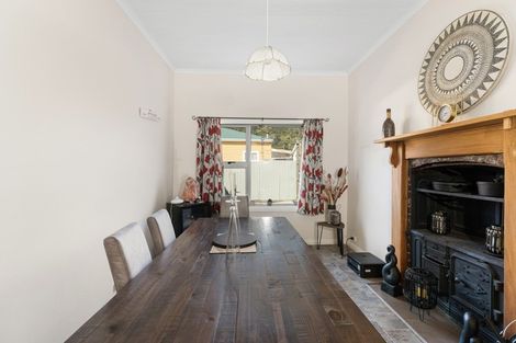 Photo of property in 47 Kent Street, Picton, 7220