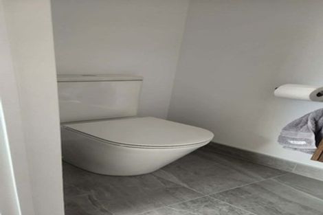 Photo of property in 2/19 Roberts Road, Glenfield, Auckland, 0629