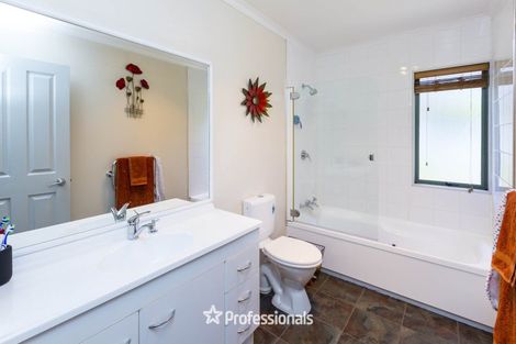 Photo of property in 8 Carlow Grove, Birchville, Upper Hutt, 5018