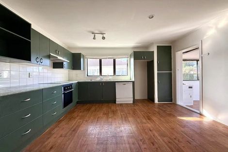 Photo of property in 6 Durham Street, Te Atatu Peninsula, Auckland, 0610