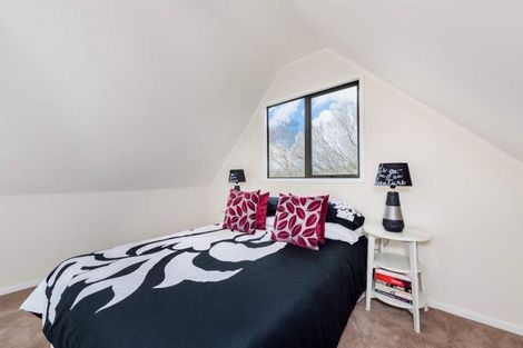 Photo of property in 12 Caspian Close, New Lynn, Auckland, 0600