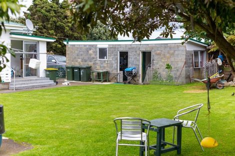 Photo of property in 24 Brassey Street, Waverley, 4510