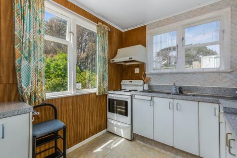 Photo of property in 43 Sievers Grove, Cannons Creek, Porirua, 5024