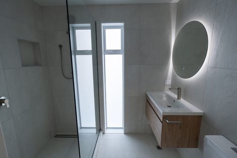 Photo of property in 5a Gill Avenue, Te Atatu Peninsula, Auckland, 0610