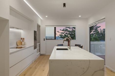 Photo of property in 85a Awaroa Road, Sunnyvale, Auckland, 0612