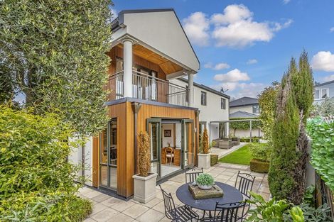 Photo of property in 100 Straven Road, Fendalton, Christchurch, 8014