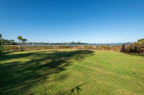 Photo of property in 1/15 Birkley Road, Bayswater, Auckland, 0622