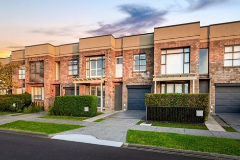 Photo of property in 16 Purchas Hill Drive, Stonefields, Auckland, 1072